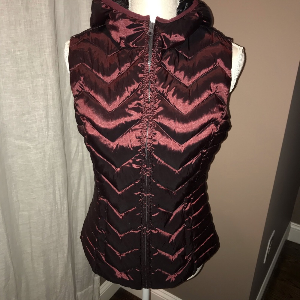 🌺 (2/$10) Deep Red Puffer Vest
